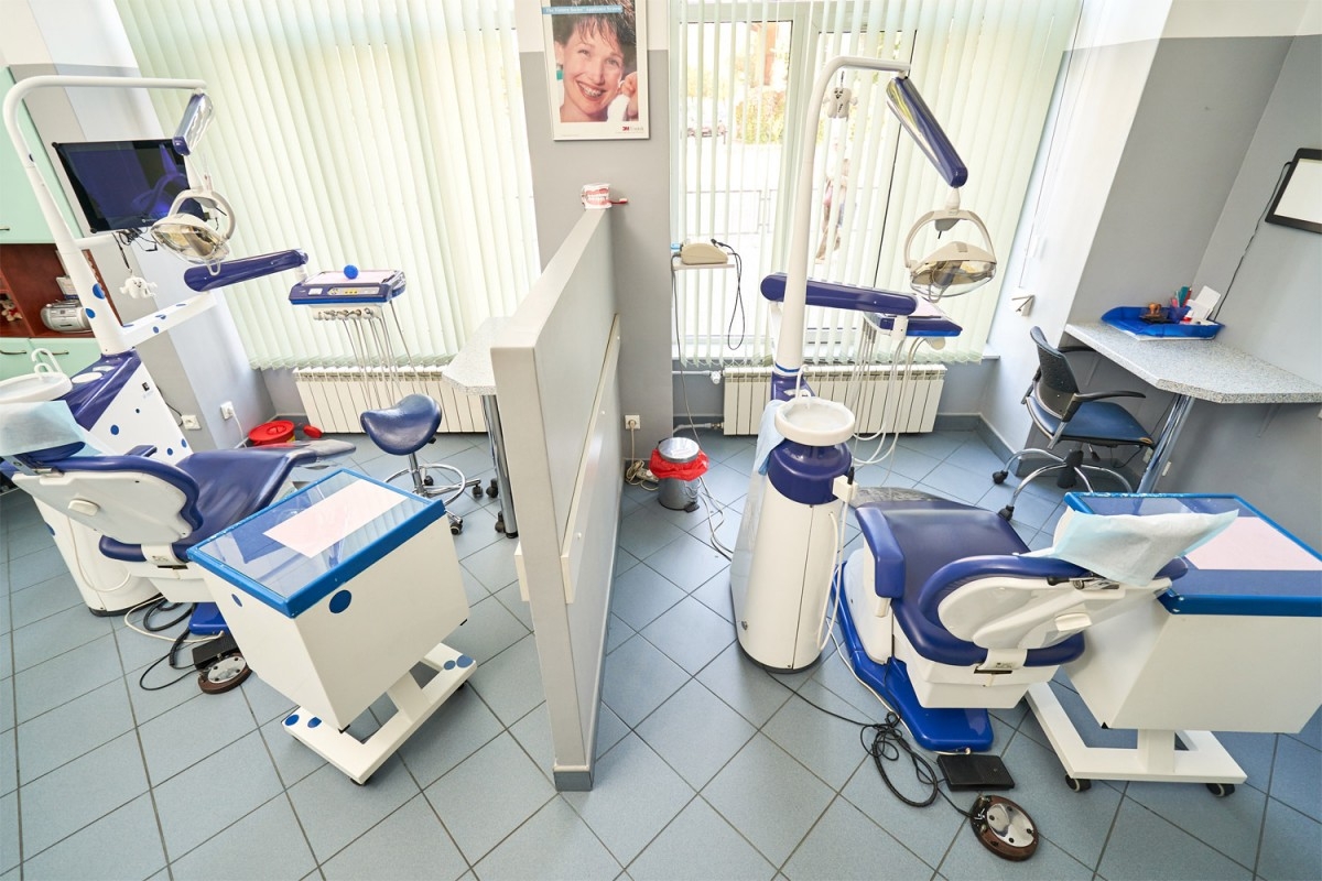 Budynek przychodni stomatologicznej Coverdent, ul. Różana 37, Mokotów